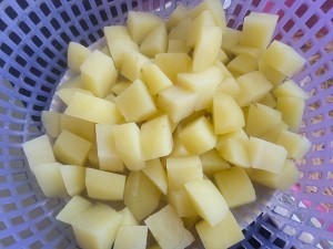 养生食补蒜香孜然土豆