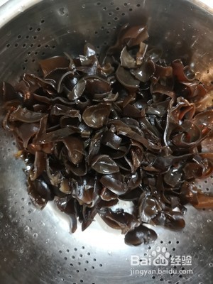 洋葱木耳凉拌的做法