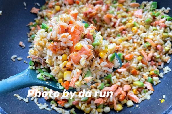 三文鱼牛油果藜麦炒饭