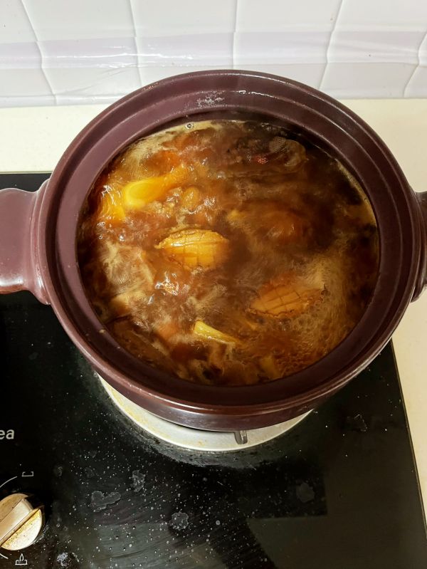 砂锅红烧鲍鱼排骨土豆