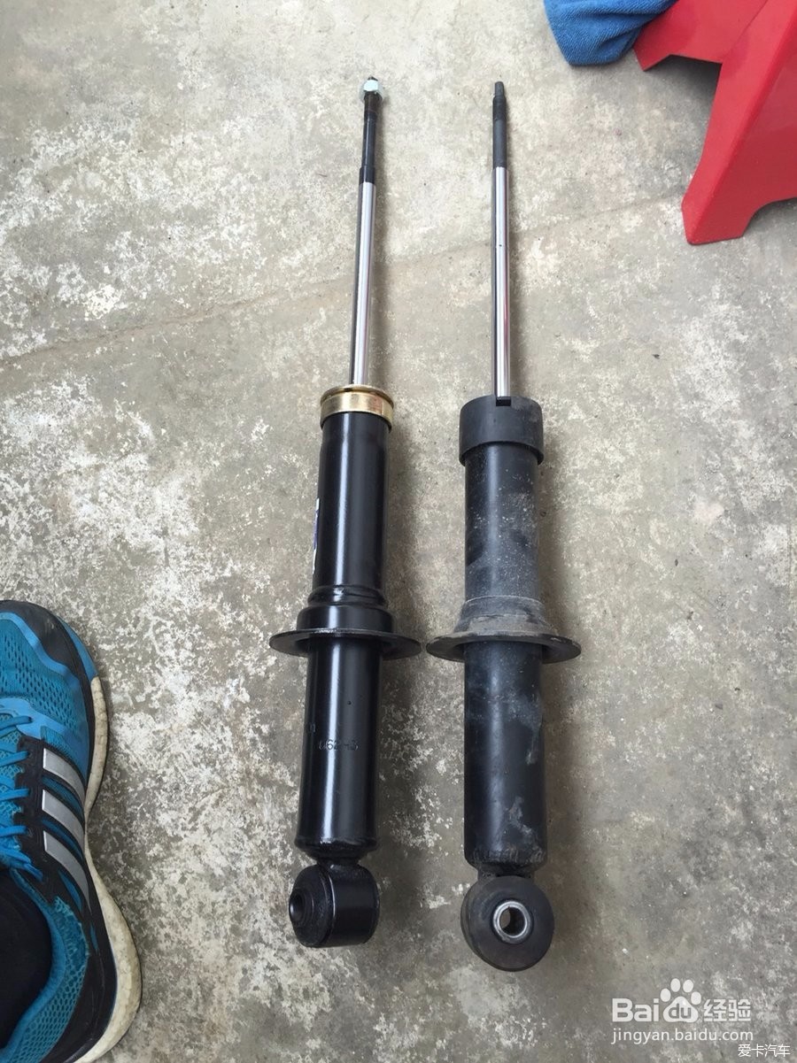 中华330怎样更换后减震器