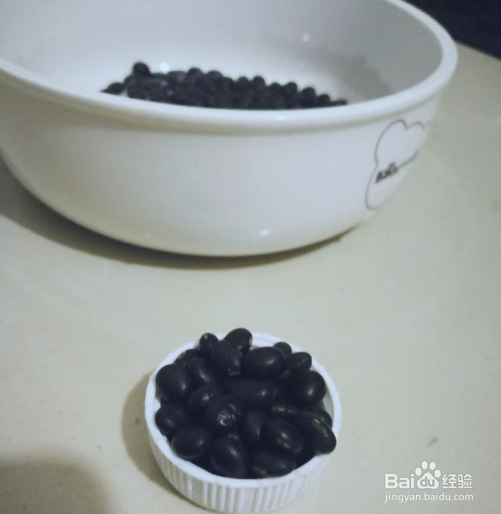 用豆浆机的果蔬功能制作红枣黑豆浆