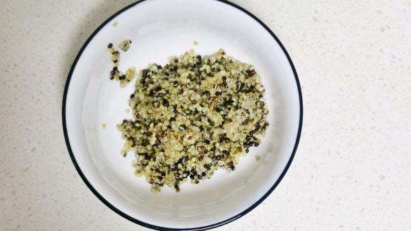 金枪鱼藜麦沙拉