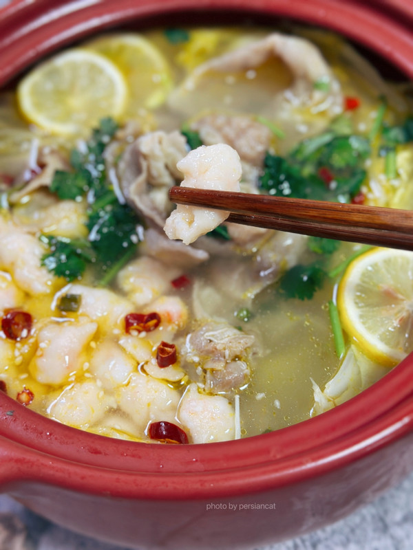 10分钟搞定低卡虾滑酸汤肥牛煲