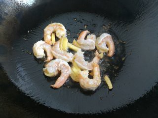 如何在家就能简单制作一份无米豆腐炒饭呢？