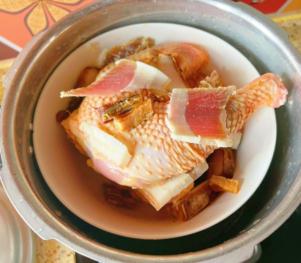 花椒花雕酒干蒸土鸡