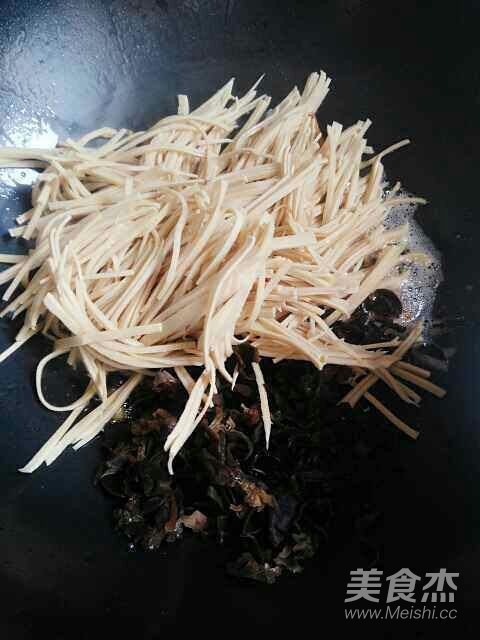 木耳炒豆腐丝