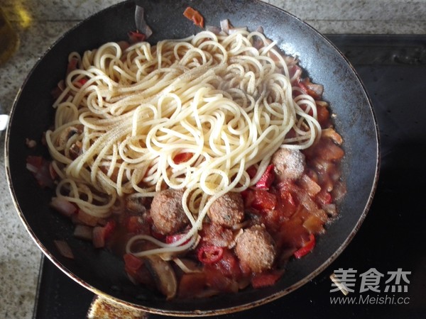 茄汁肉丸意面