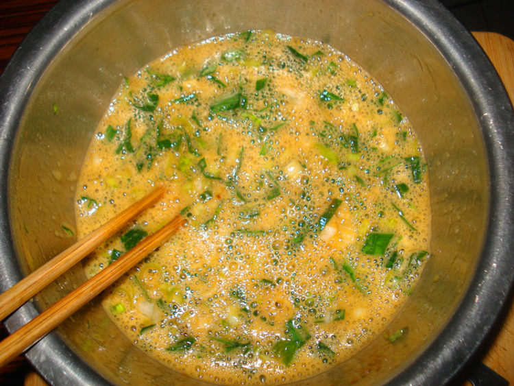 青蒜摊鸡蛋是一道美味的家常菜!