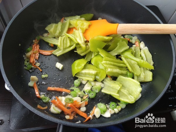 如何制作尖椒肥肠