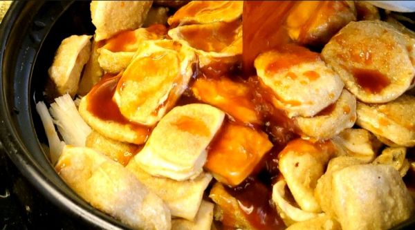 金针菇石屏豆腐煲