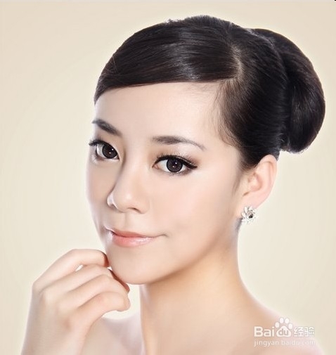 赫本优雅复古盘发八个步骤