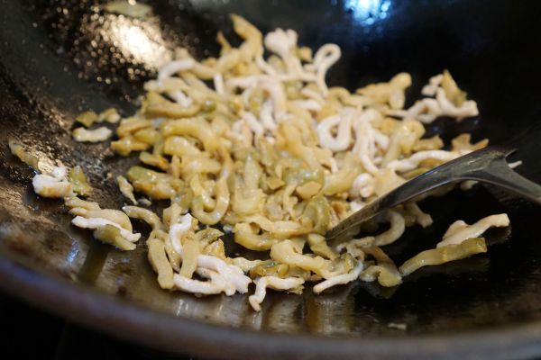 大冷天来一碗【榨菜肉丝面】