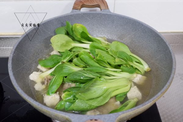 鸡汤青菜炖冻豆腐