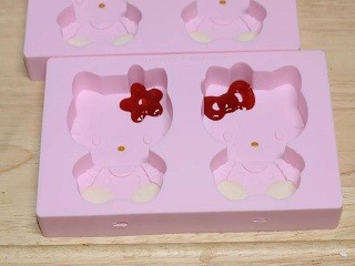 Kitty草莓奶油冰棍怎么做
