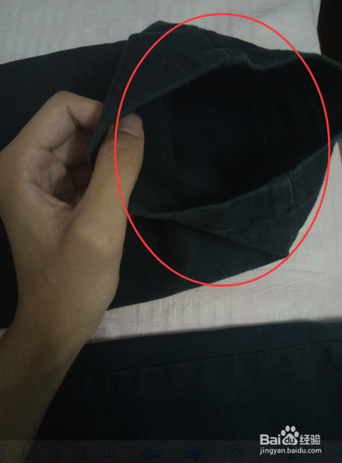 教你在洗澡后不会弄脏裤子的穿法