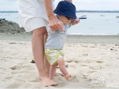 怎样避免孩子歪脖子？