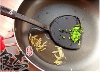 清淡可口葱香藕片的做法