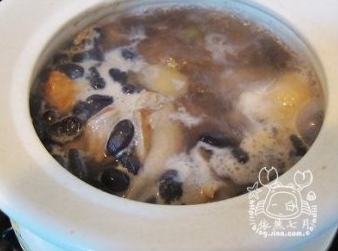 牛蒡黑豆煲鸡汤