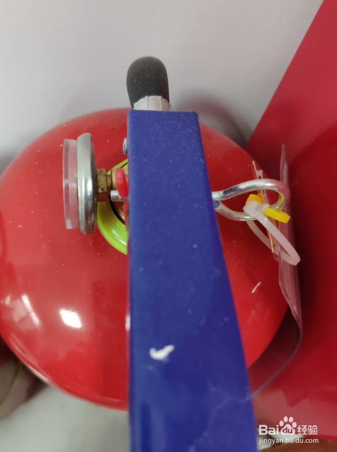 如何检查并使用干粉灭火器