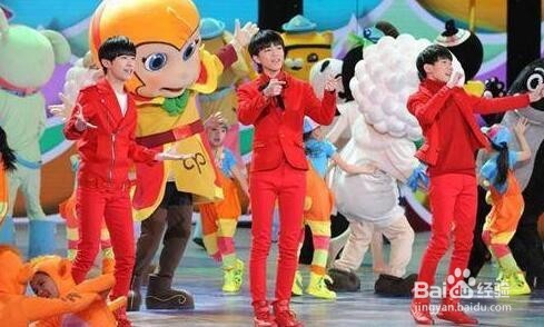 2017年央视春晚节目单首曝光:第一个节目就亮了