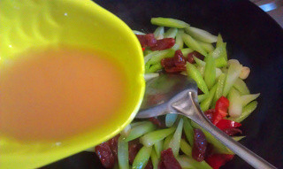 菜远炒腊肠做法详解