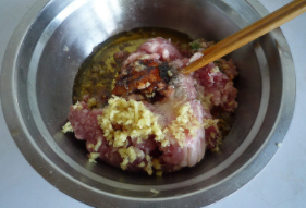 猪肉小葱盘龙馅饼