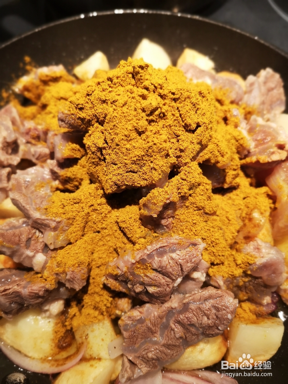 有食欲的咖喱粉土豆牛肉