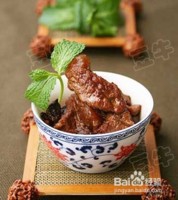 自己做个家常的好菜一起亨用红烧牛肉