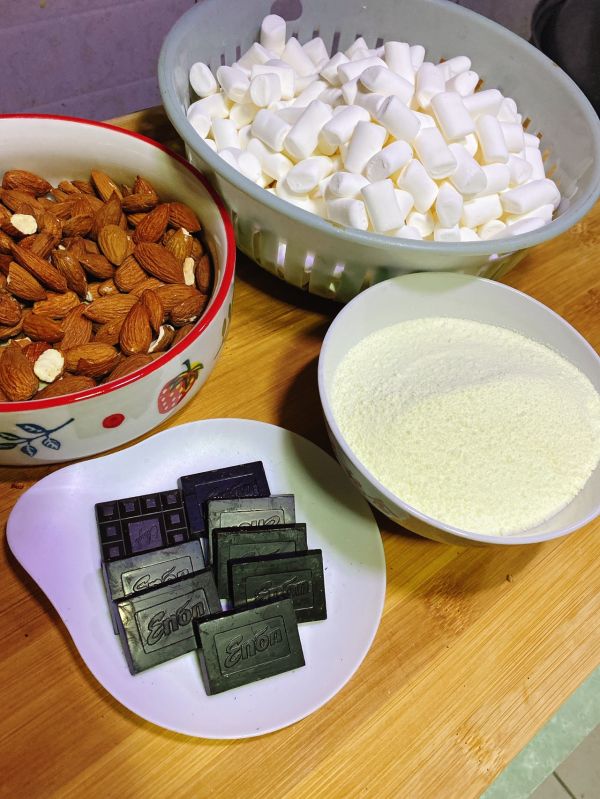 巧克力杏仁牛轧糖