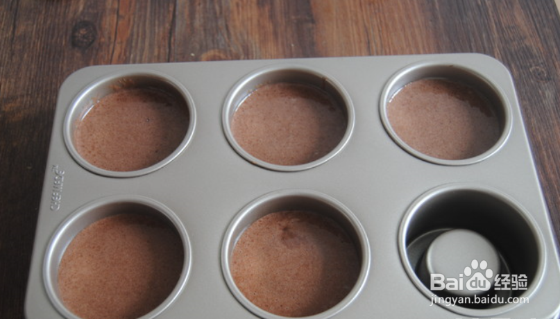 黑的可爱的可可蛋糕杯的做法