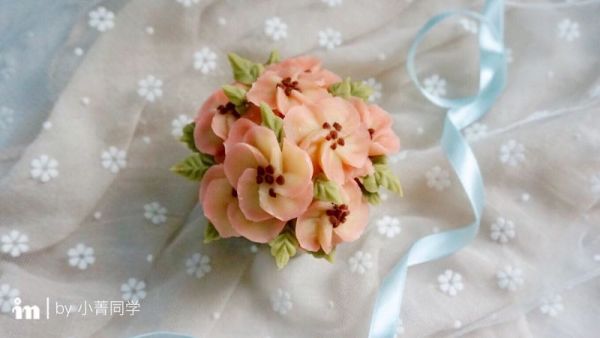 豆沙苹果花纸杯蛋糕