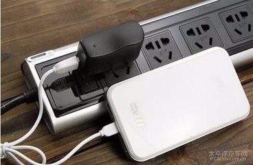 充电宝充两个手机的时候黑了怎么办