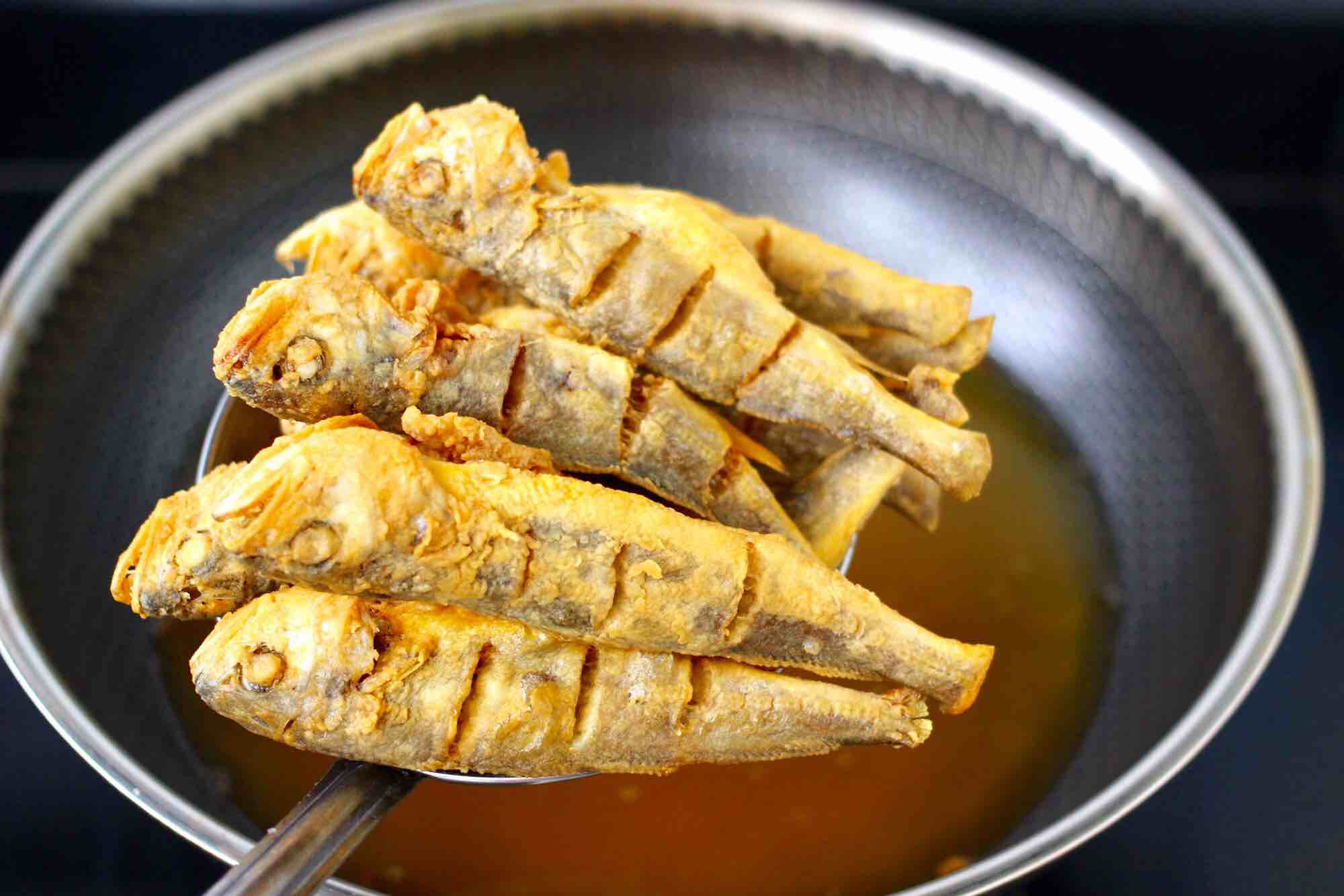 干锅脆鱼的做法