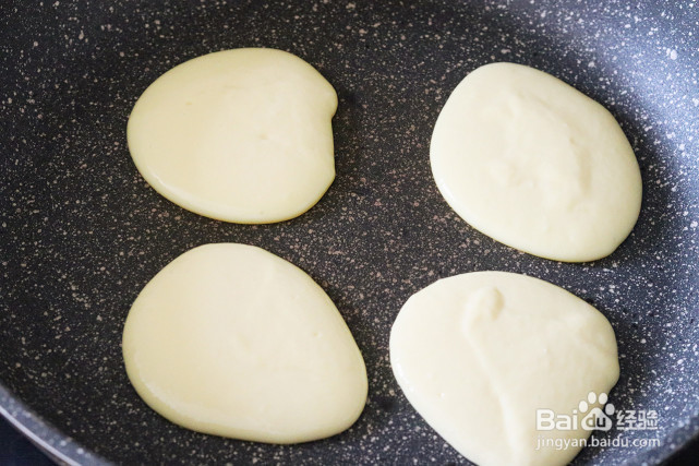 奶香鸡蛋饼配炸蘑菇的做法