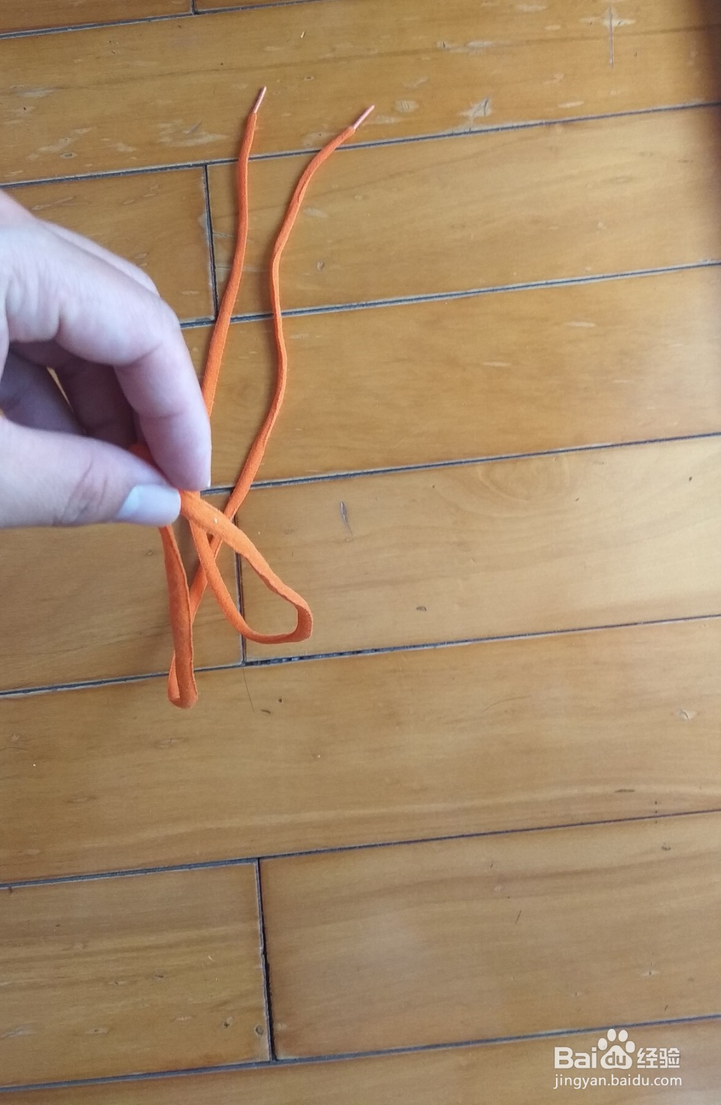 如何用一个鞋带做简易的中性笔的支架