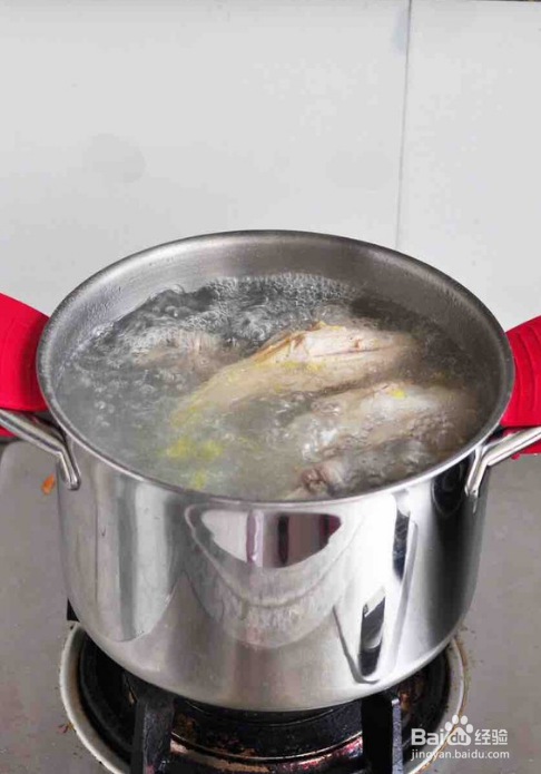 菌菇母鸡汤的做法