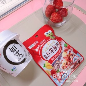 食补佳品草莓酸奶燕麦慕斯杯的做法