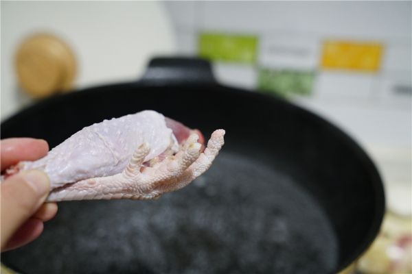 虫草红枣鸡腿汤