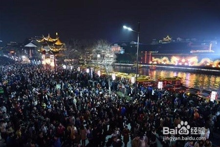 在人多的地方怎么拍好旅行照