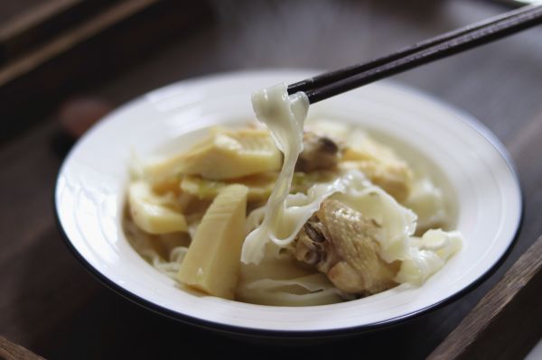 冬笋鸡翅刀削面
