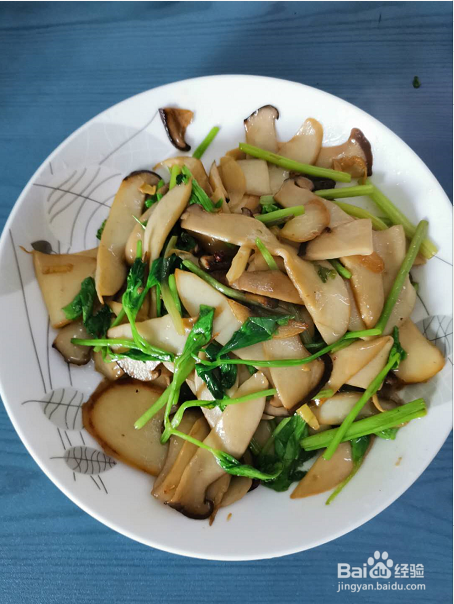 杏鲍菇炒香芹的做法