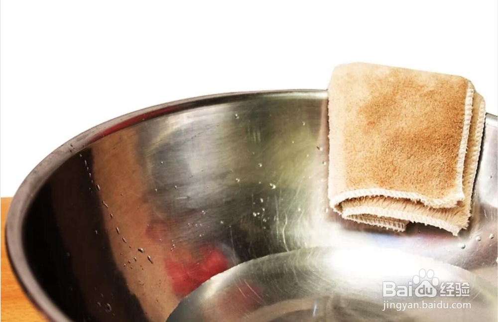 如何保持面部肌肤湿润