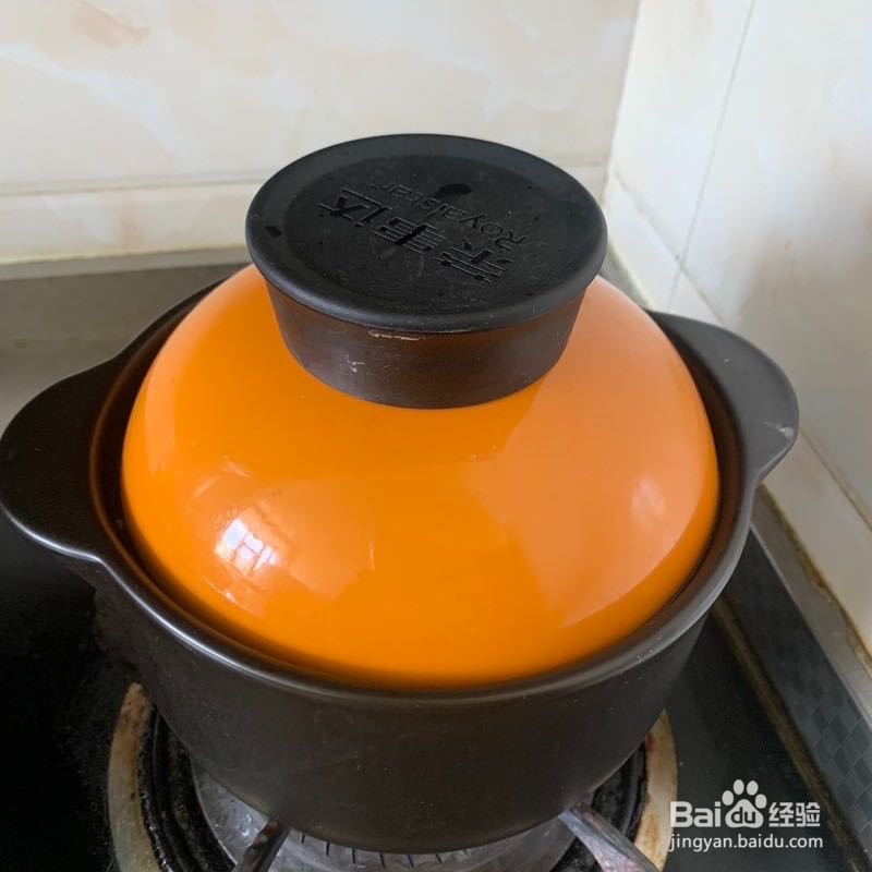 比饭店更美味的花甲粉丝的做法。