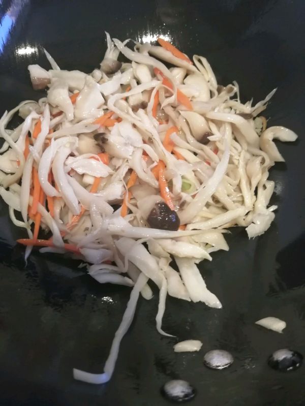 手撕杏鲍菇炒肉丝