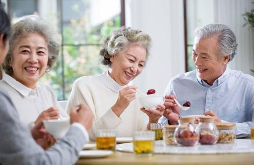 80岁老人的饮食如何进行搭配