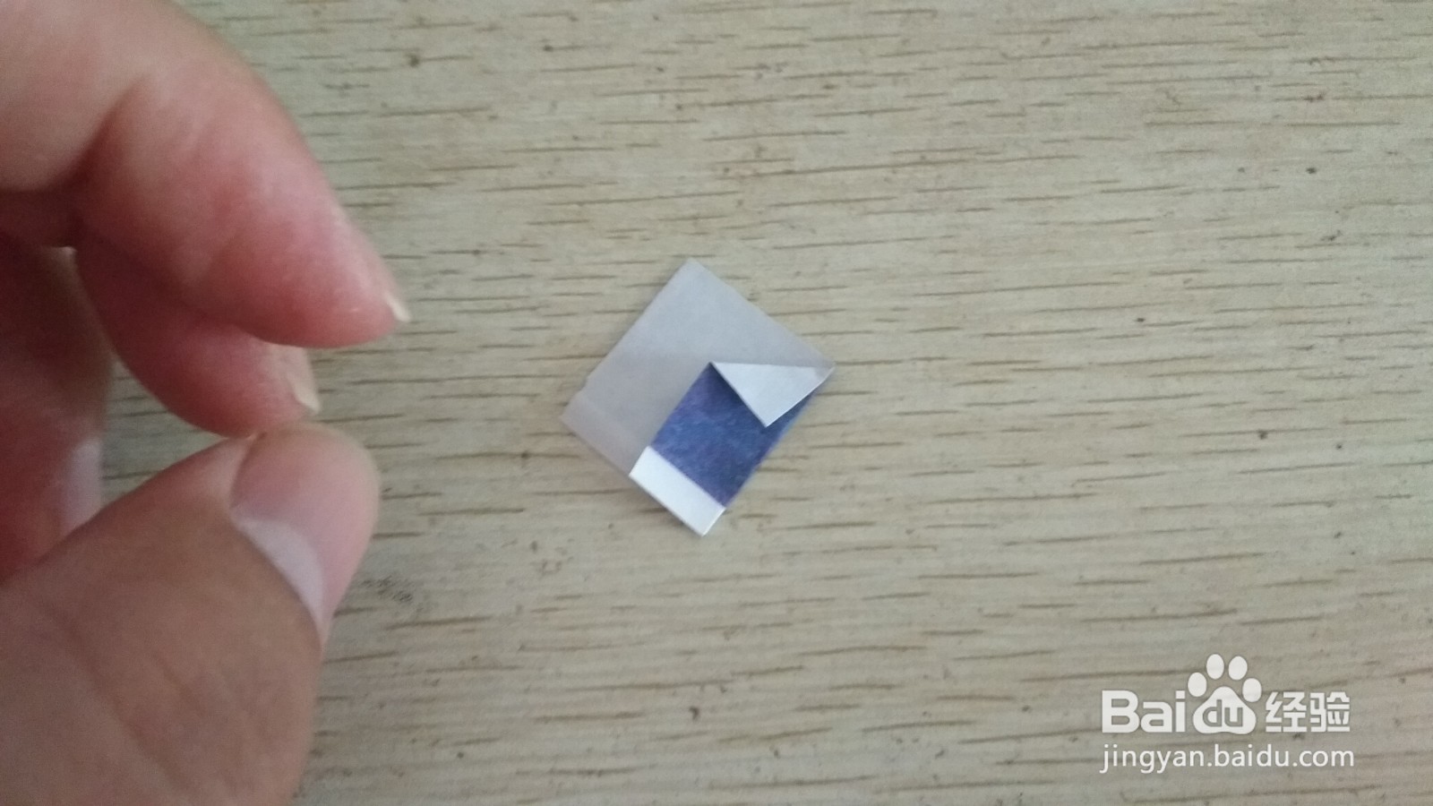 如何用一个长方形纸条做简易的中性笔的支架