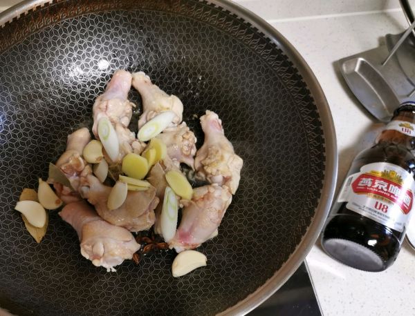 醇香啤酒鸡翅根烧土豆