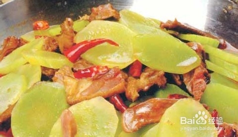 干锅板鸭煮莴笋的做法