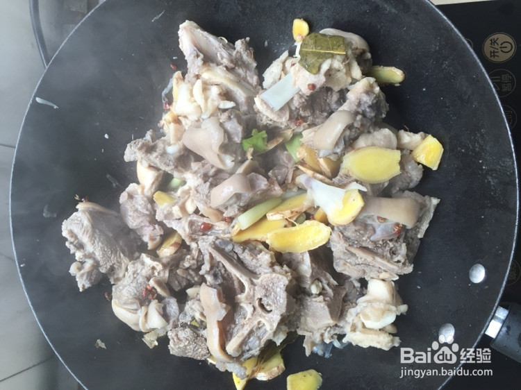 羊蝎子炖萝卜的做法